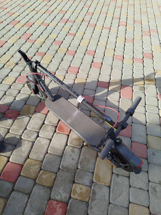 Продам електросамокат Xiaomi Scooter 4 pro
