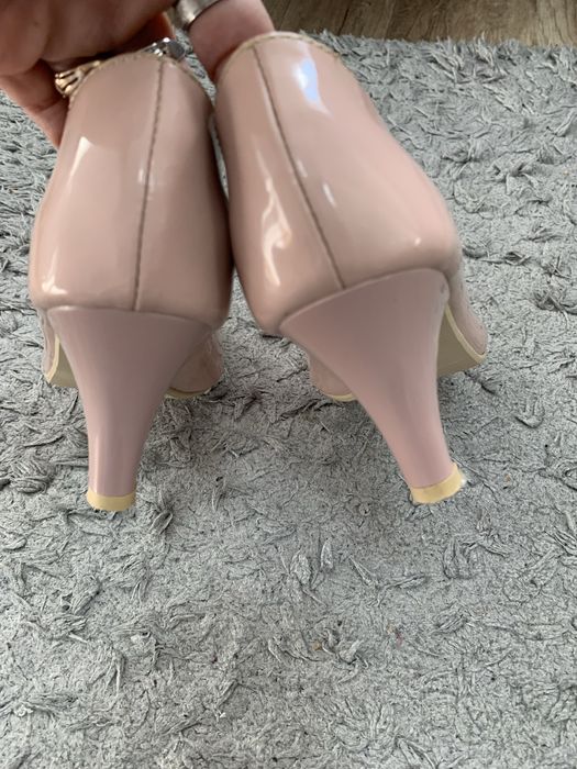 Buty damskie na obcasie 36