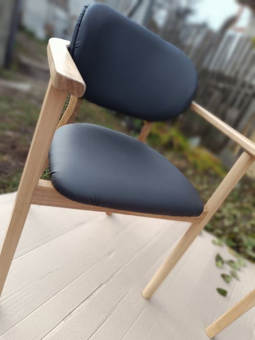 Меблі з дерева ясень