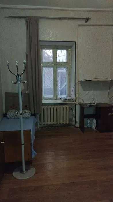 Продається 1кімнатна Нежитська