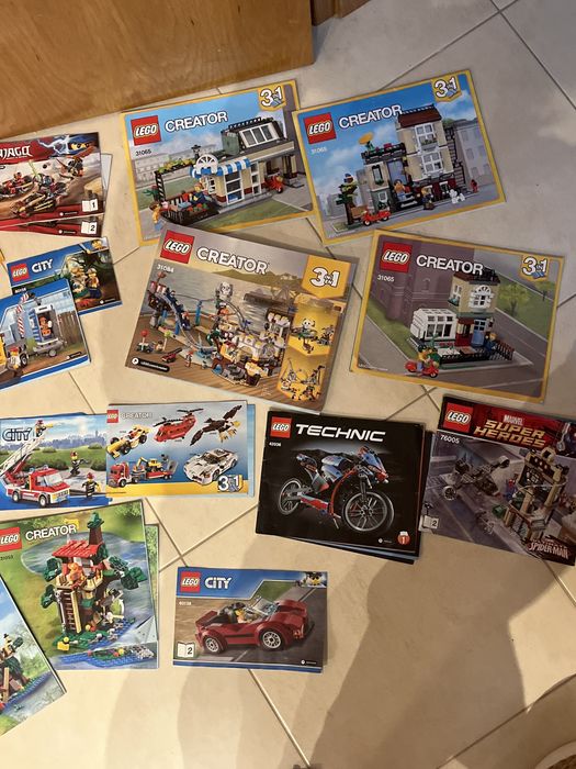 500+ peças de lego com múltiplos manuais de instruções