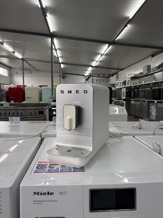 Автоматична кавомашина SMEG BCC 01 WHMEU