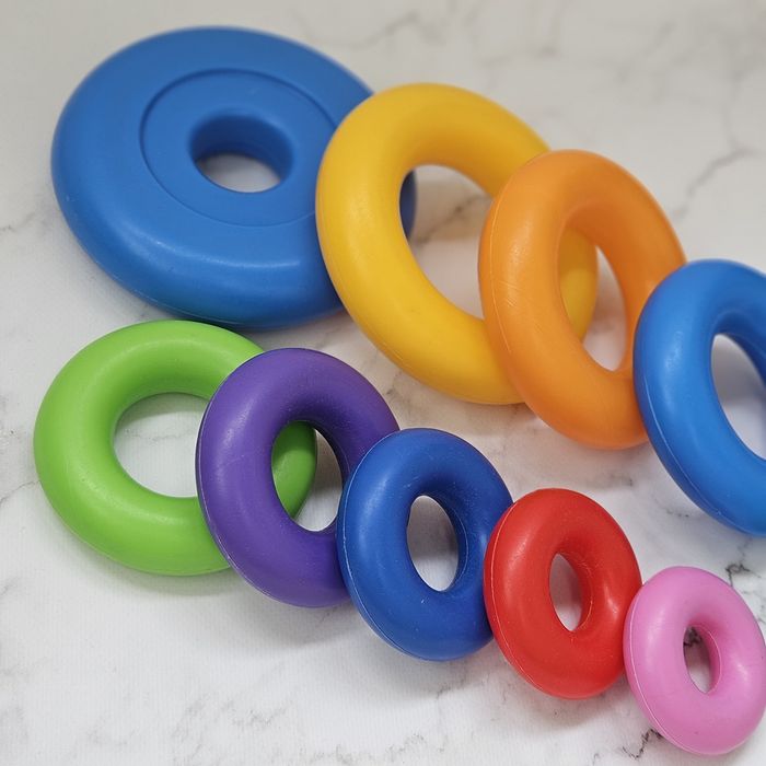 Іграшка кільця від дитячої пірамідки