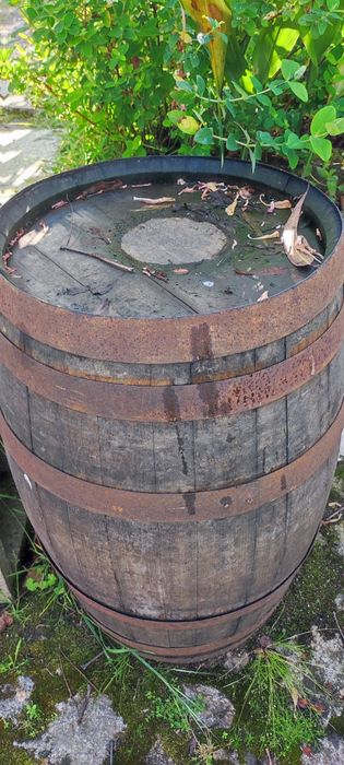 Pipo de vinho em madeira