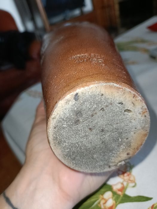 Garrafa de vinho  antiga  em grés