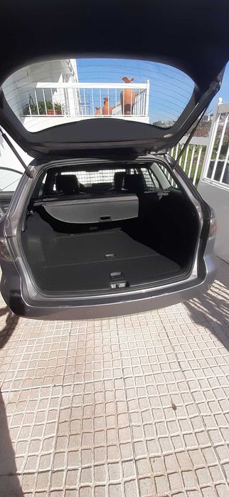 Mazda 6 136cv em bom estado.