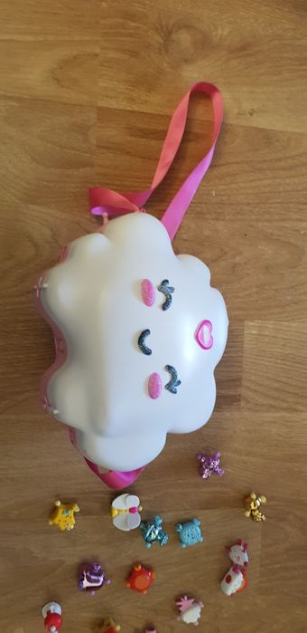 Vendo wizies mala nuvem com 16 figuras, como nova