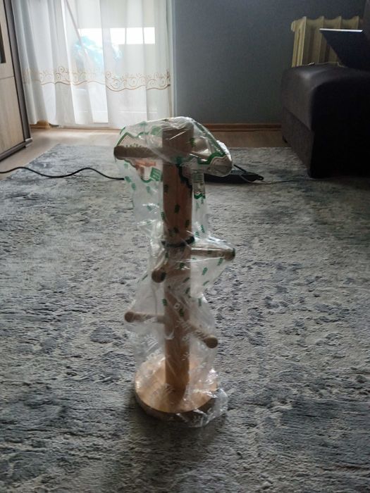 stojak drewniany na kubki do domu