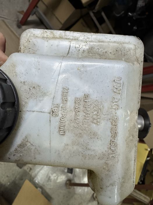 Бачок гальмівної рідини + гтц Vw jetta 7