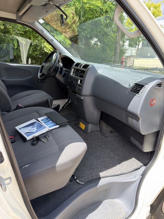 Toyota HiAce 2.5 D-4D  9Lugares  — 2007 — 92.000 km