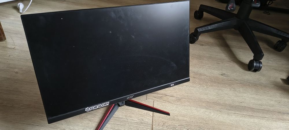 Komputer wraz z monitorem 24 cali