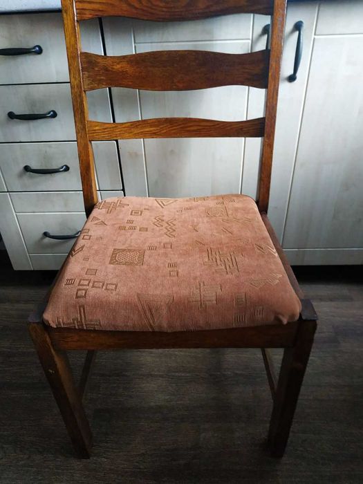 Хороший, крепкий стул