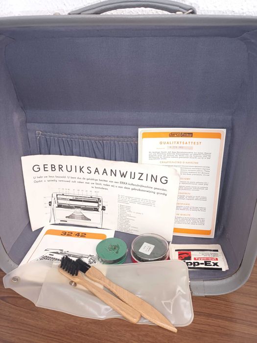 Máquina de escrever Erika model 30