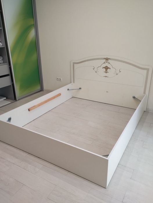 Продам двоспальне ліжко, кровать  в гарному стані