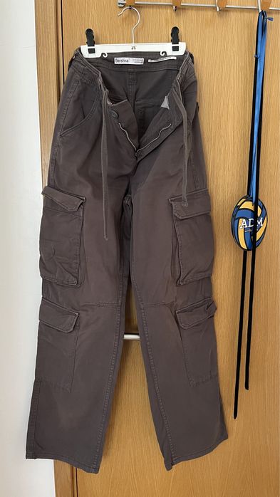 Calça Cargo castanha BERSHKA 36