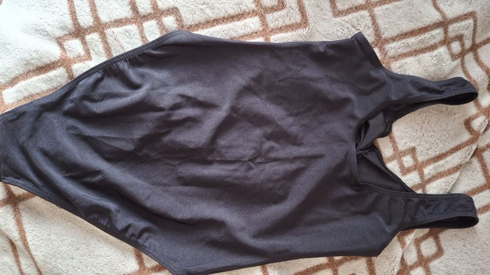 Купальник суцільний для басейну