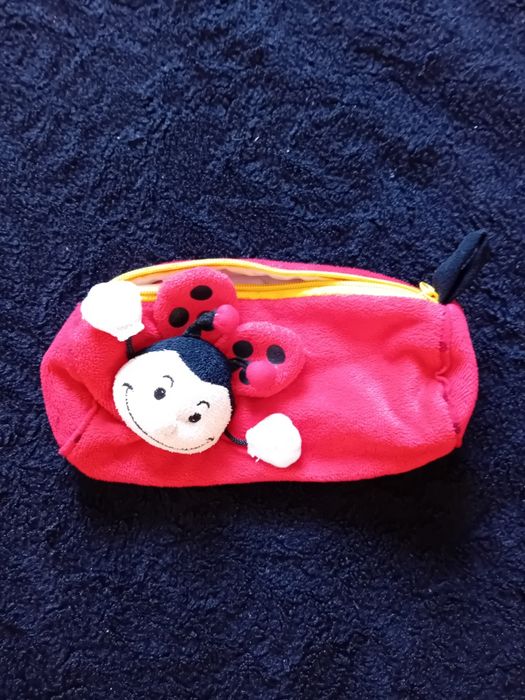 Piórnik na kredki czerwona biedronka