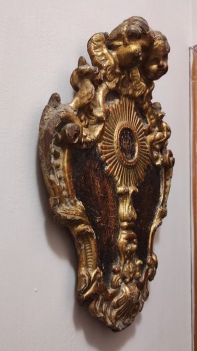 Belo Medalhão Devocional IHS, Barroco, Madeira e Ouro, Séc XVIII