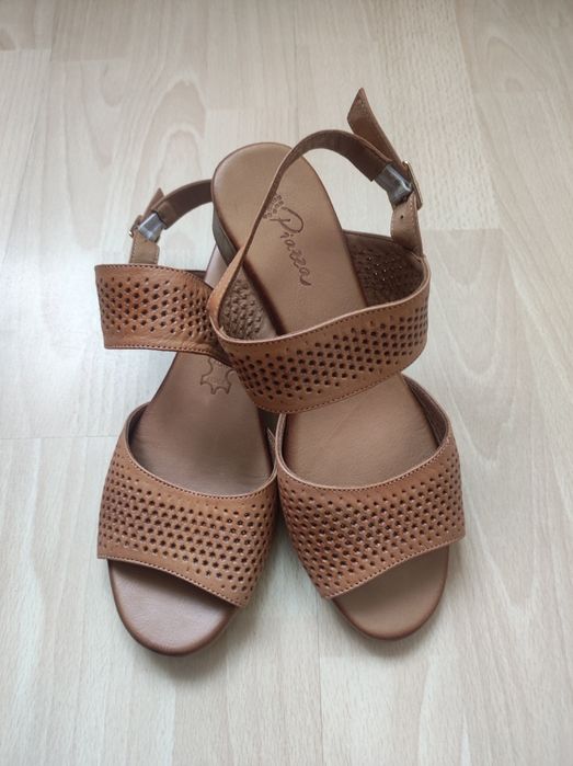 Nowe brązowe skórzane sandałki marki Piazza