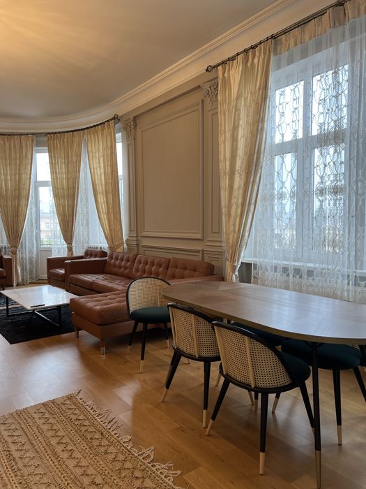 Продаж! Квартира з видом на драмтеатр — історичний центр міста