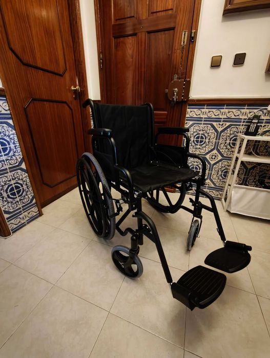 Cadeira de Rodas com Poucos Dias de uso