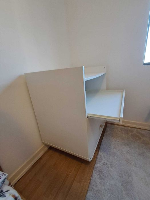 Vendo muda fraldas MYLLRA- IKEA (trocador com gavetas)