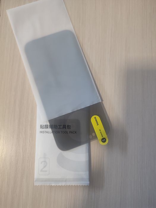 Защитное стекло iPhone 17