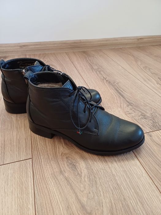 жіноче взуття осіннічоботи черевики капці шкіряні зимові сапоги на мех