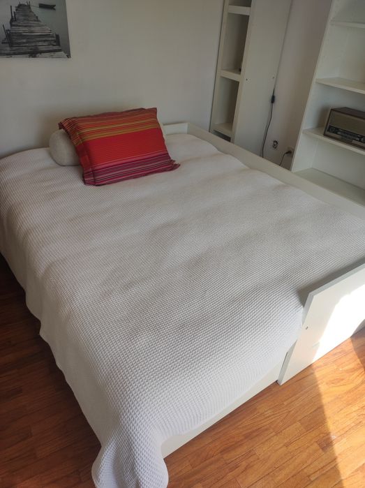 Quarto individual muito amplo,com luz direta