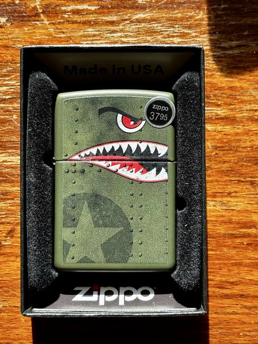 Продається запальничка Zippo Warhawk оливкова з акулячою пащею, США