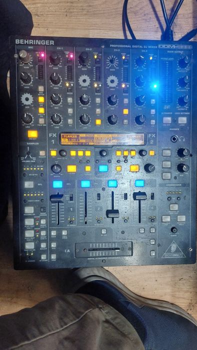 Behringer DDM-4000