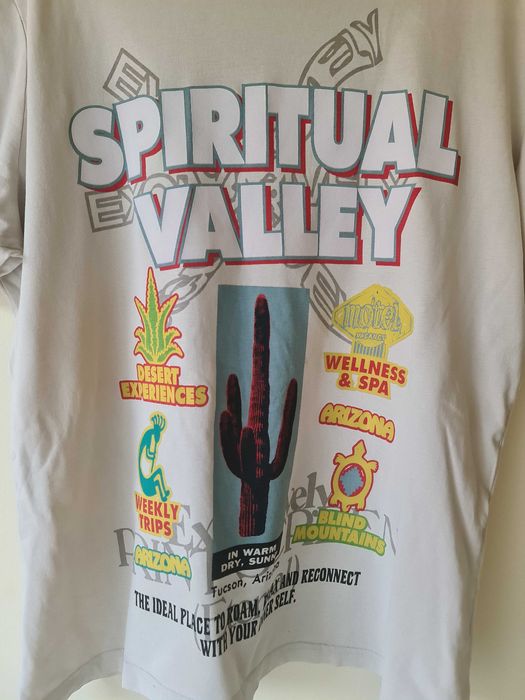 T-Shirt Bershka Spiritual Valley - Tamanho L - Espiritual Mística