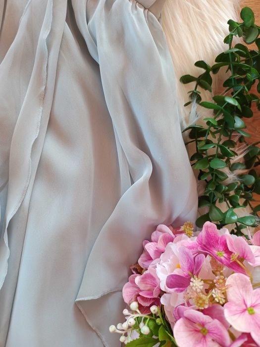 imprezowa szara turkusowa sukienka z falbanką na ramiączkach 36S