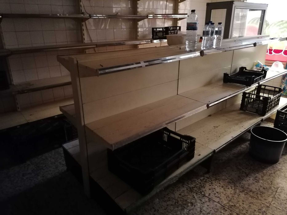 Prateleiras metálicas para comércio | Diversos módulos disponíveis64584968097281122