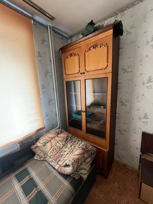 Шафи безкоштовно, стінка