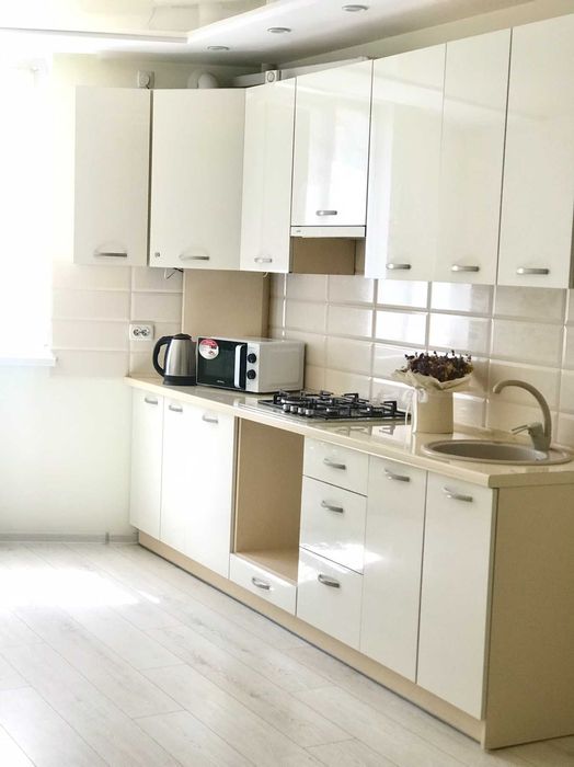 Подобово. Посуточно. Недалеко озеро. Центр, нова 3 кімн квартири.