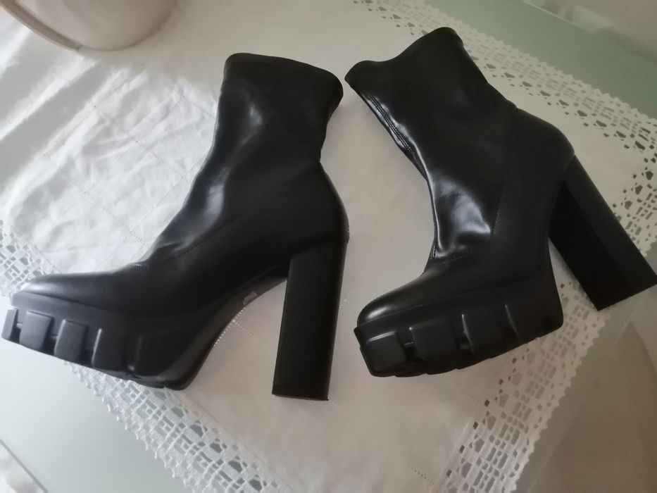 Botins pretos tamanho  36.