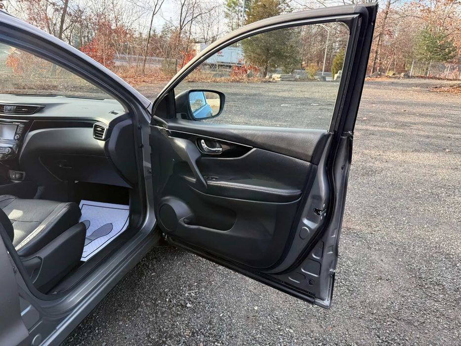 Nissan Rogue Sport SL      2017