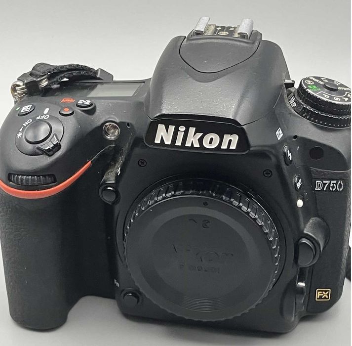 Nikon D750 com caixa