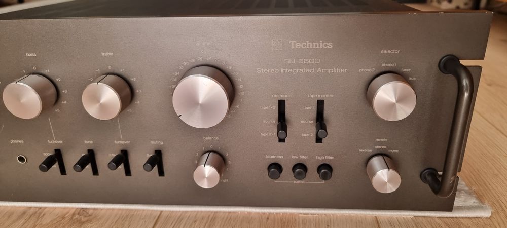 Wzmacniacz zintegrowany Technics SU-8600