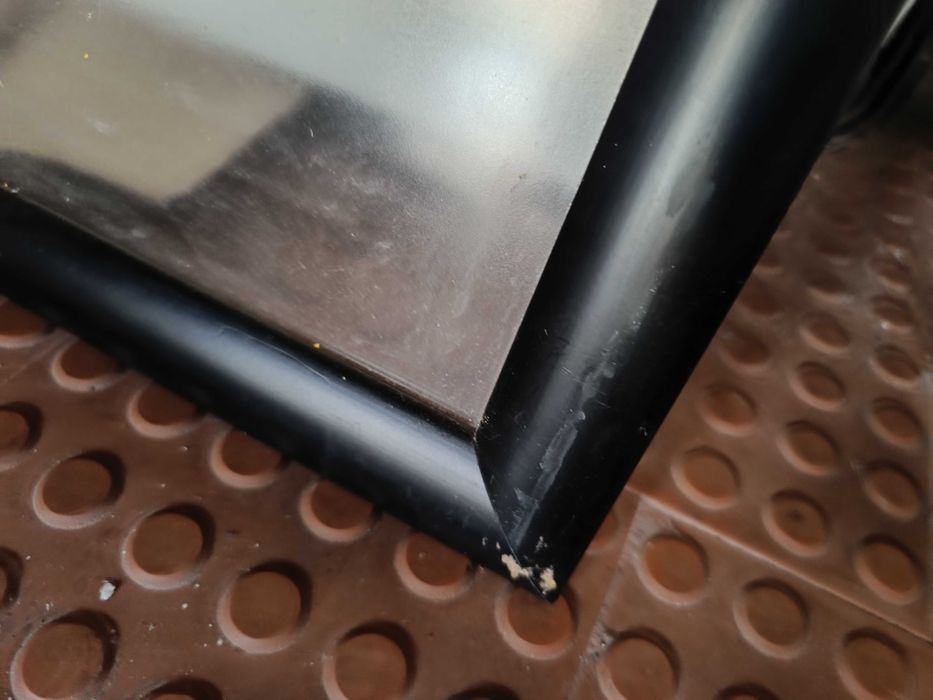 Moldura em vidro anti-reflexo