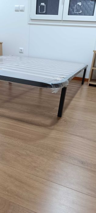 Colchão nunca usado bem como estrato nunca usado