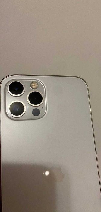 продаю iPhone 12 Pro — американська версія