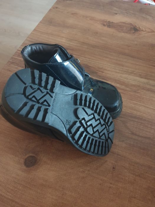 Продам отличные детские ботиночки для девочки