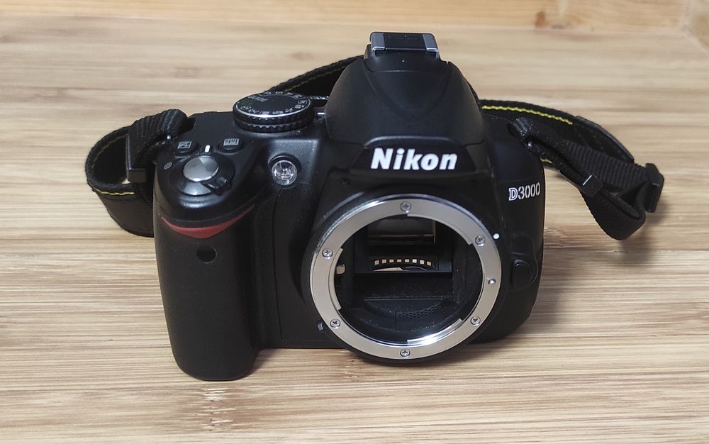 Nikon D3000 ボディ Nikonデジタル一眼レフカメラ D3000