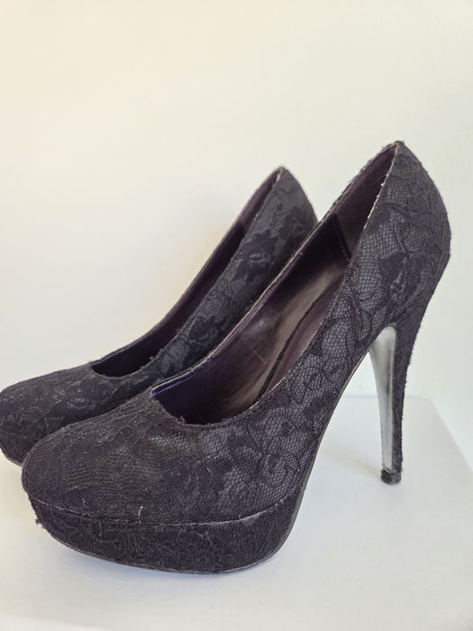 Sapato Alto preto (renda) nr 38