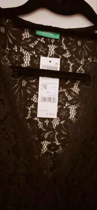 Body em renda preta da Benetton