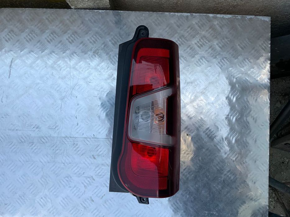 Lampa prawa tył tylnia combo E partner IV berlingo IV proace city dobl