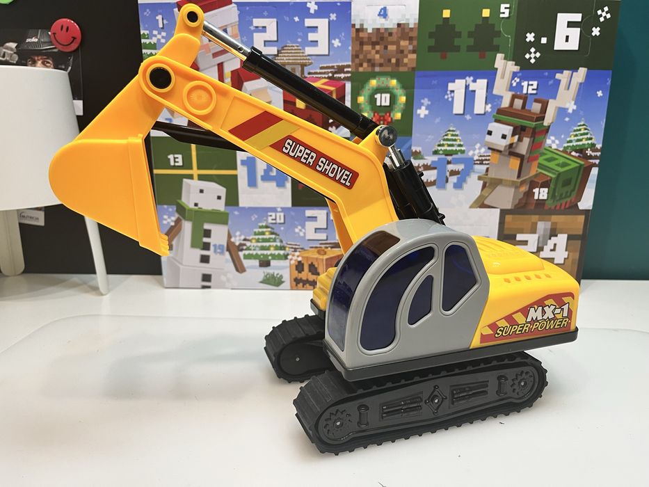 Lefei, Smiki wywrotka z koparka