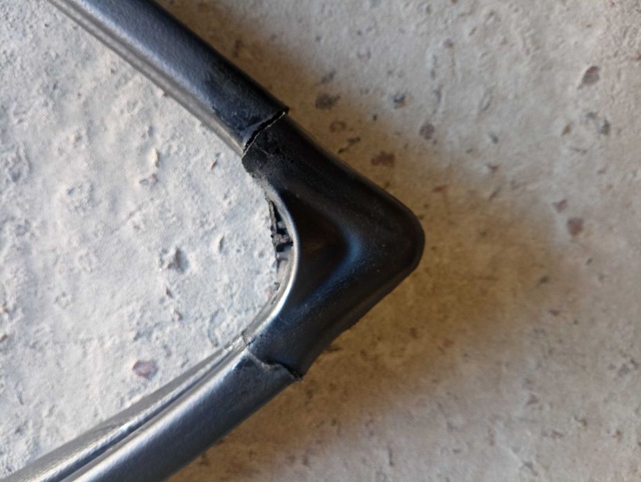 Продам уплотнитель проема двери Маджентис